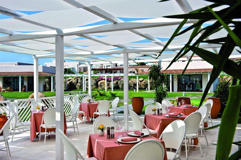 Grande Baia Resort & Spa سان تيودورو المطعم الصورة